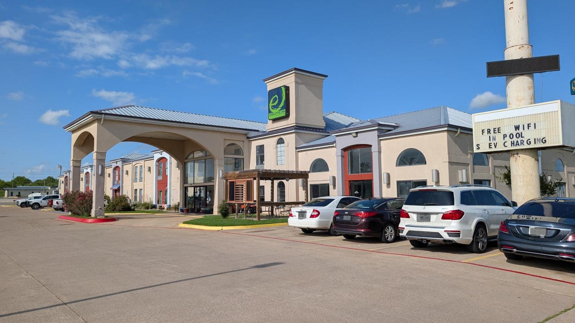 Executive Inn And Suites 비치타 팔스 외부 사진