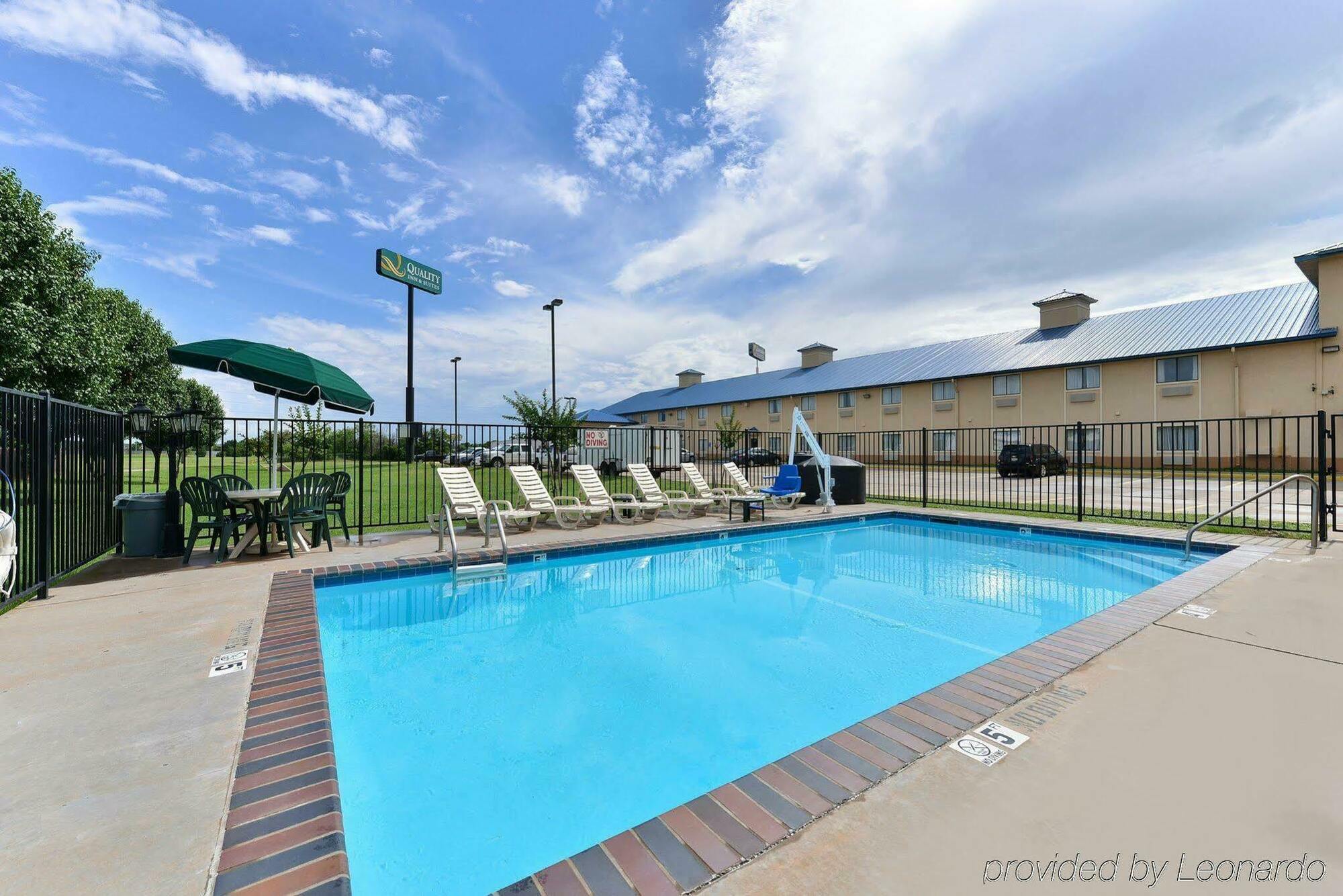 Executive Inn And Suites 비치타 팔스 외부 사진